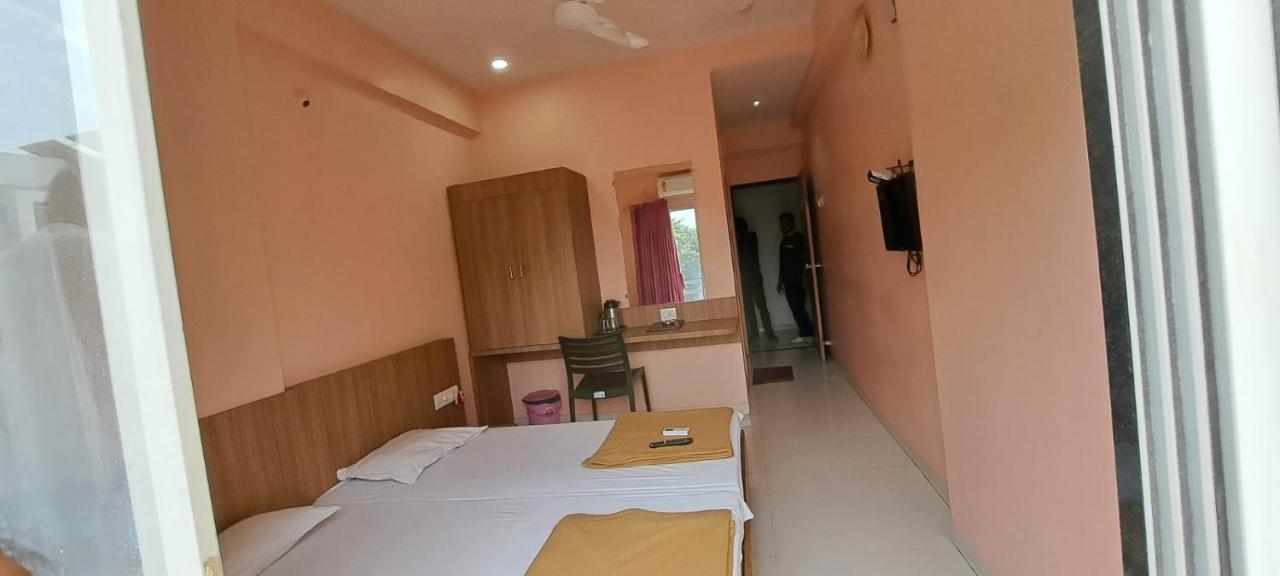 Hotel Aaditya Palace Bhusāwal Buitenkant foto