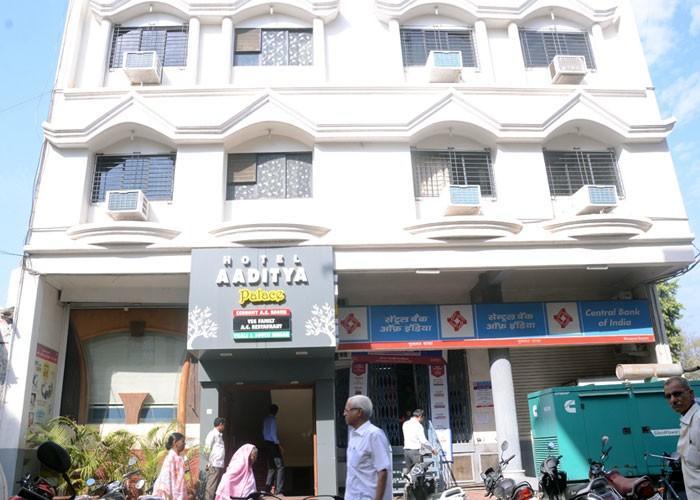 Hotel Aaditya Palace Bhusāwal Buitenkant foto