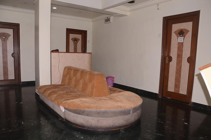 Hotel Aaditya Palace Bhusāwal Buitenkant foto