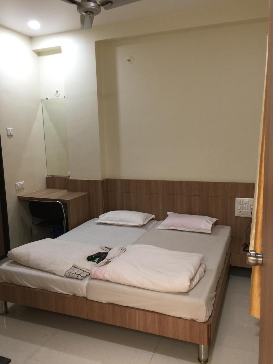 Hotel Aaditya Palace Bhusāwal Buitenkant foto